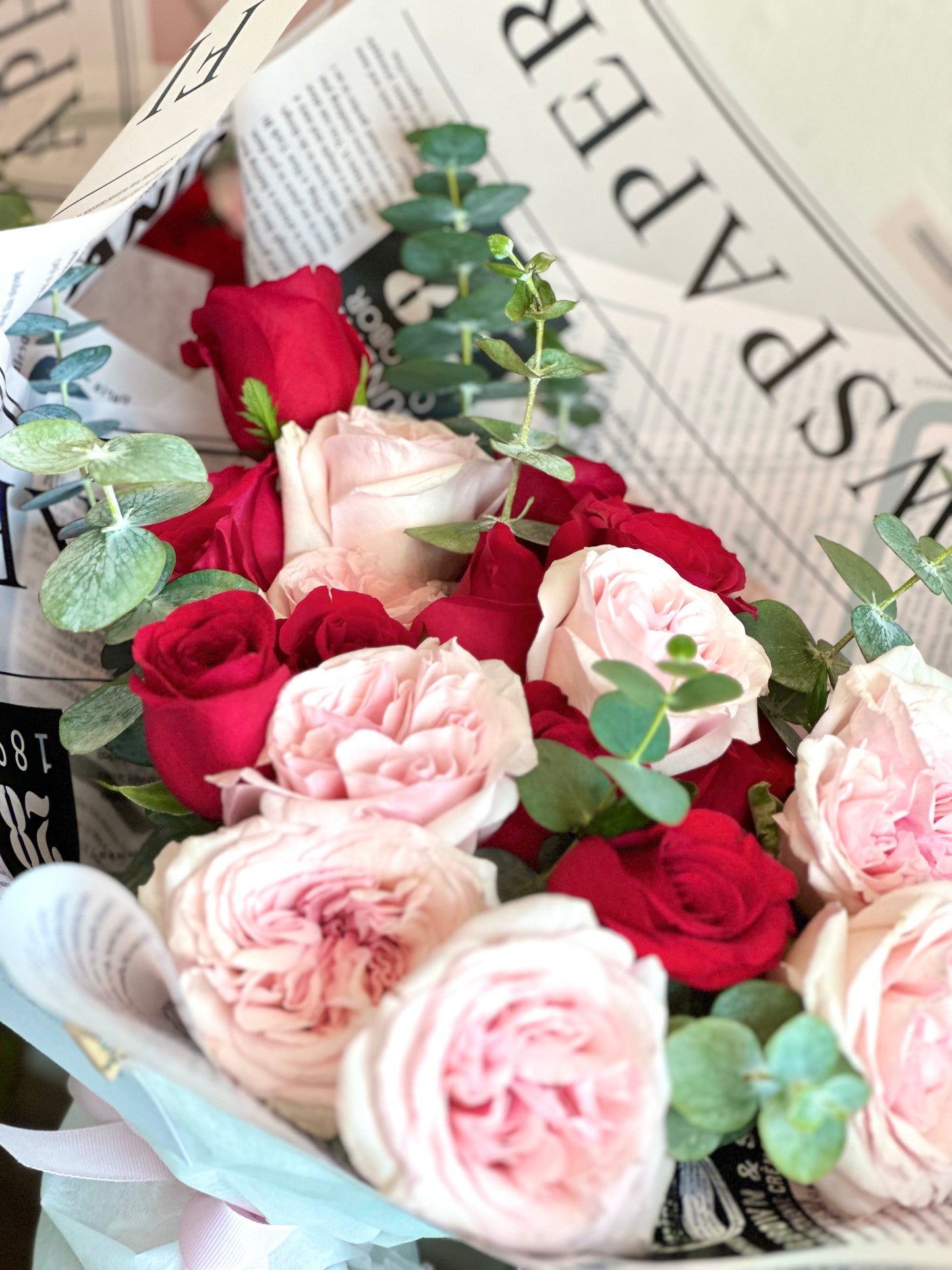 Rosas Rojas y Rosas